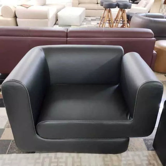 Poltrona Couro Natural Roma | Cor Preta - A Pronta Entrega