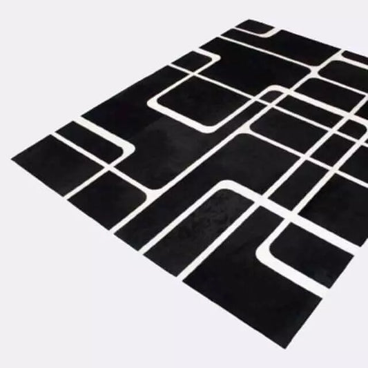 Detalhe do acabamento artesanal do tapete de couro legítimo