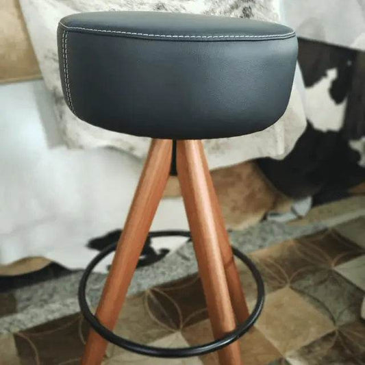 Banqueta em Couro Évora – Elegância em Couro Legítimo e Madeira | Assento Giratório - Habitat Leather Goods