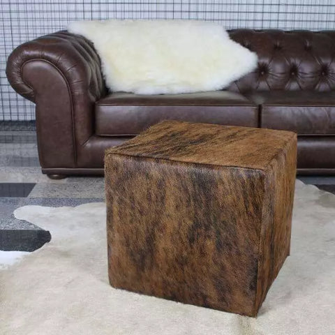 Puff Couro Natural Dallas  Marrom e Preto