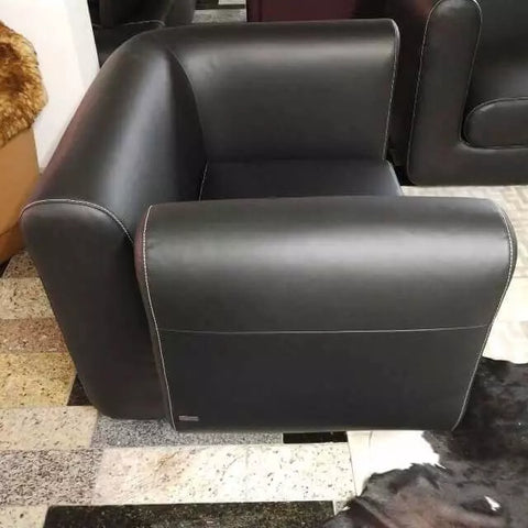 Poltrona Couro Natural Roma | Cor Preta - A Pronta Entrega