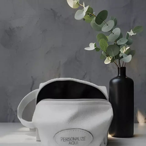 Nécessaire em Couro Personalizável – Organização com Toque Pessoal