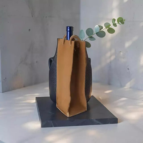 Bolsa Porta Garrafa em Couro Legítimo – Praticidade com Design Sofisticado