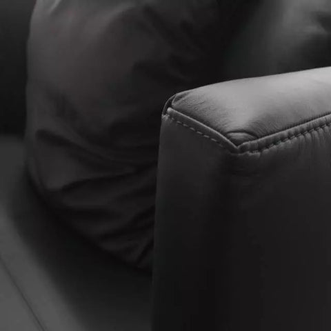 Chaise Zurique – Sofisticação em Couro Natural com Conforto e Pronta Entrega