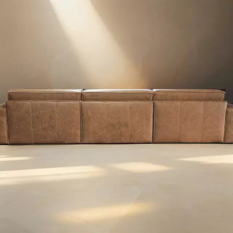 Sofá em Couro Natural Halle – Design Rústico e Sofisticado