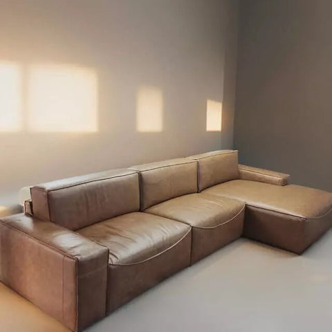 Sofá em Couro Natural Halle – Design Rústico e Sofisticado