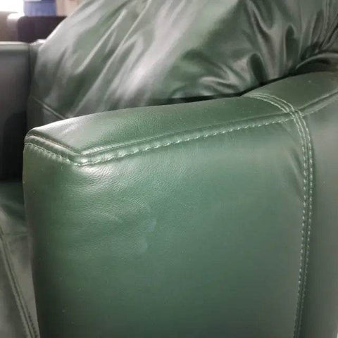 Couro legítimo com acabamento de alto padrão na chaise Zurique