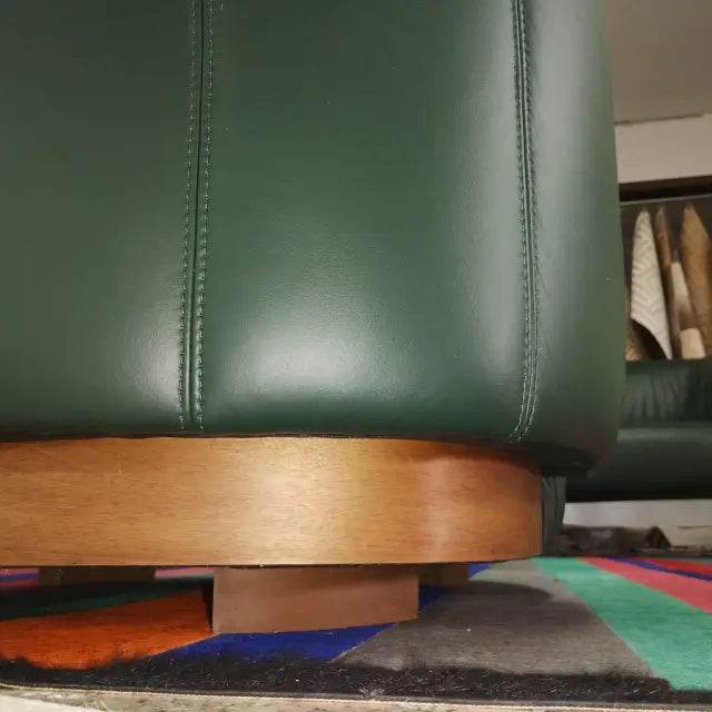 Poltrona chaise de couro pronta entrega com estilo sofisticado