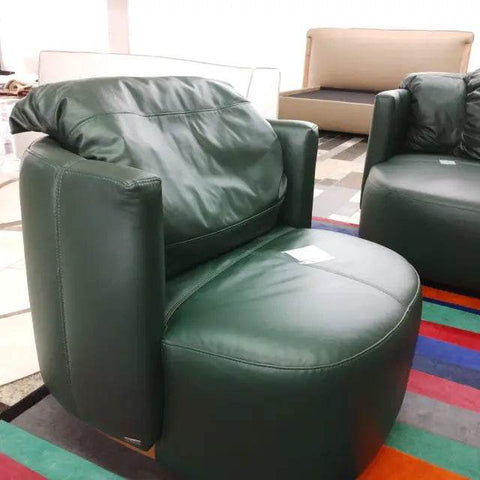 Poltrona chaise Zurique em couro natural em sala contemporânea