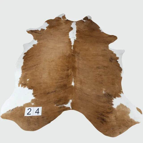 Tapete de couro natural 2,35 x 2,19m em sala ampla