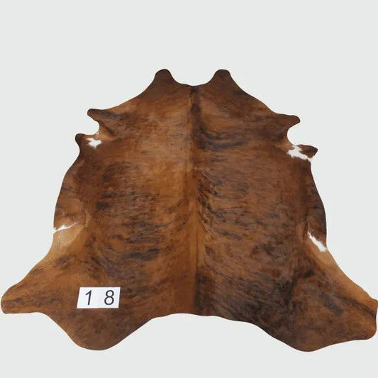 Tapete de couro natural 2,37 x 1,97m decorando sala contemporânea